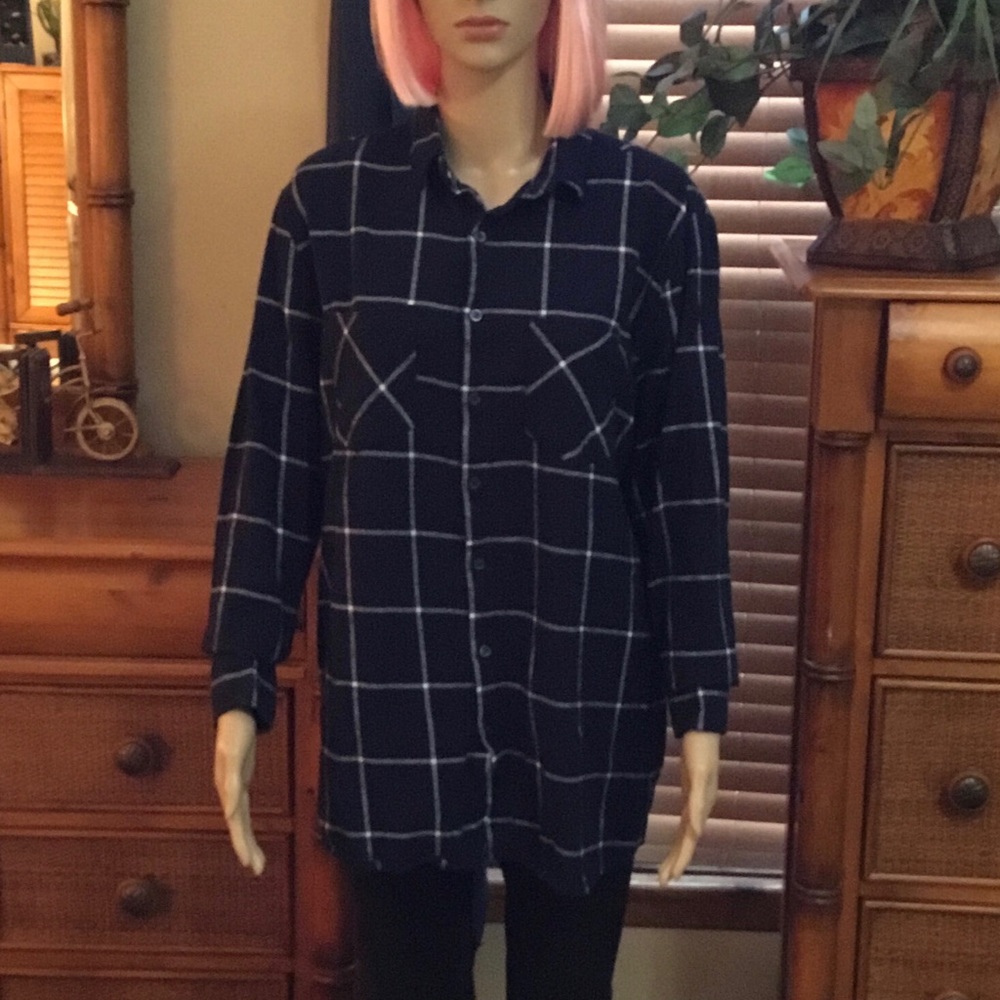 Inso navy & white plaid flannel shirt. GUC